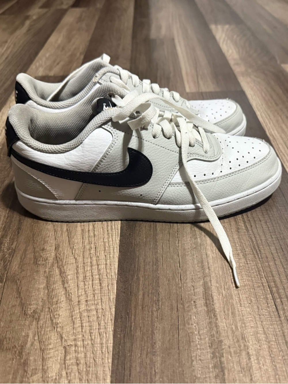 Nike Men’s White Low-Top Sneakers with Black Swoosh